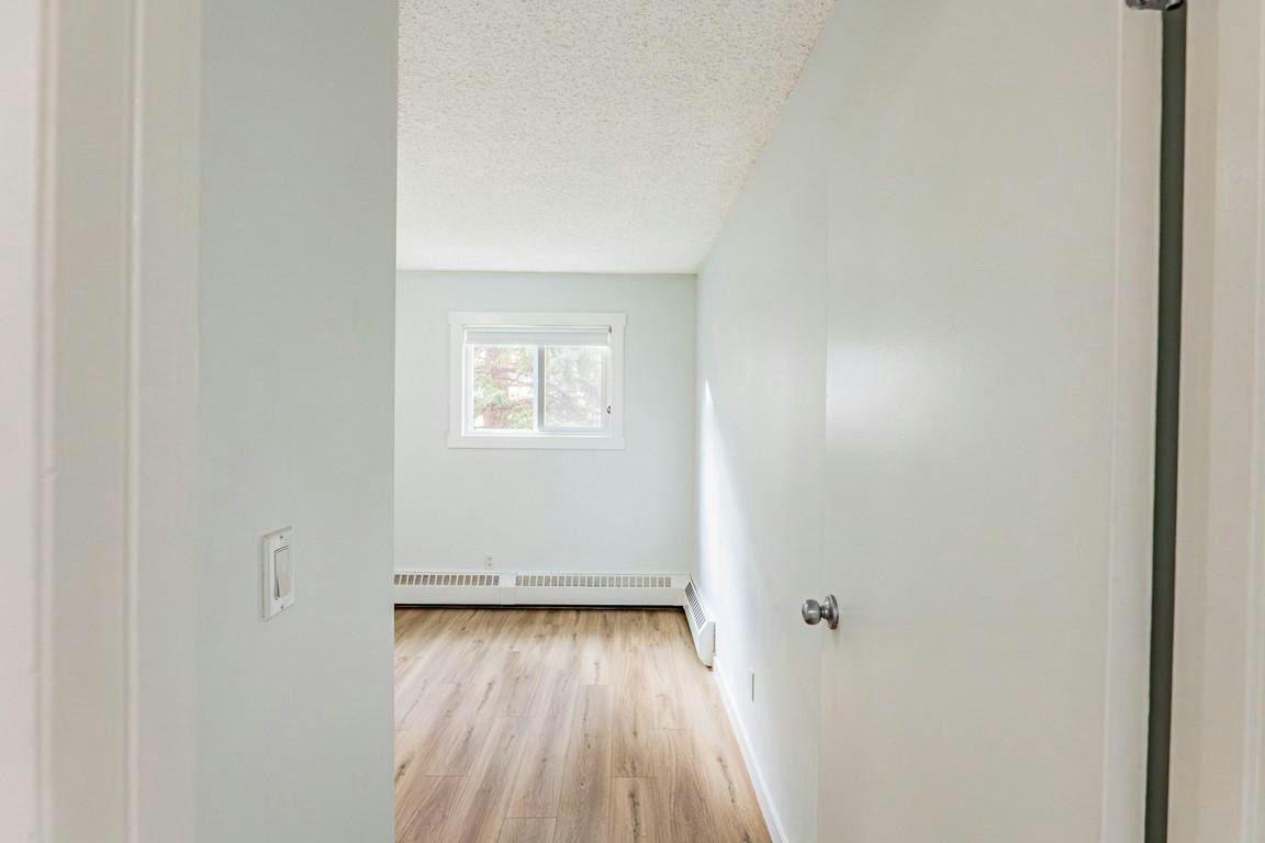 003-1102 Hermitage Road NW, Edmonton, AB, T5A 4M3 - 8