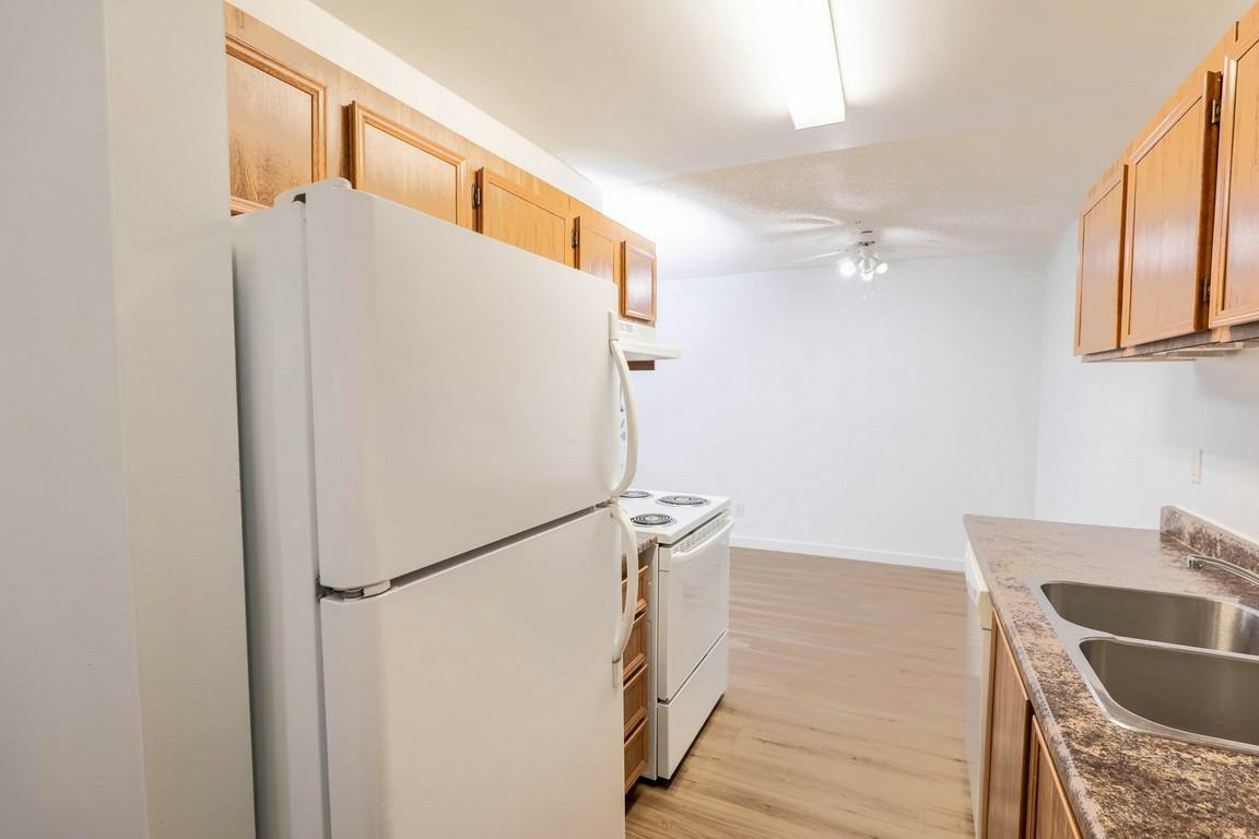 003-1102 Hermitage Road NW, Edmonton, AB, T5A 4M3 - 24