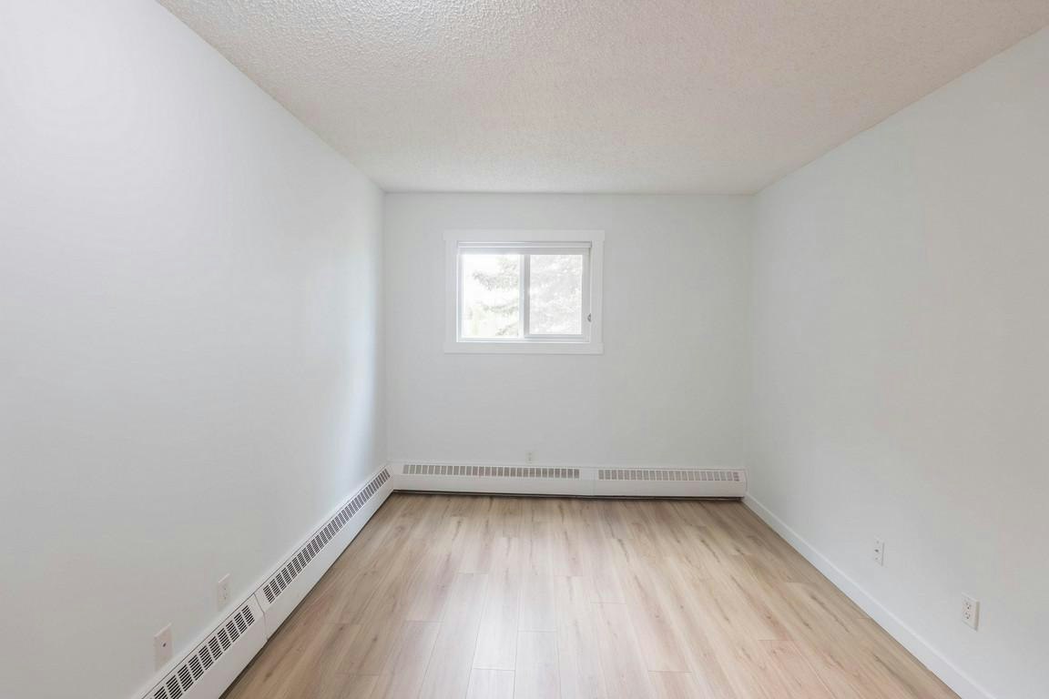 003-1102 Hermitage Road NW, Edmonton, AB, T5A 4M3 - 30
