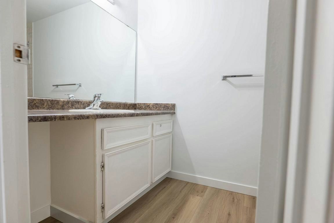 003-1102 Hermitage Road NW, Edmonton, AB, T5A 4M3 - 18