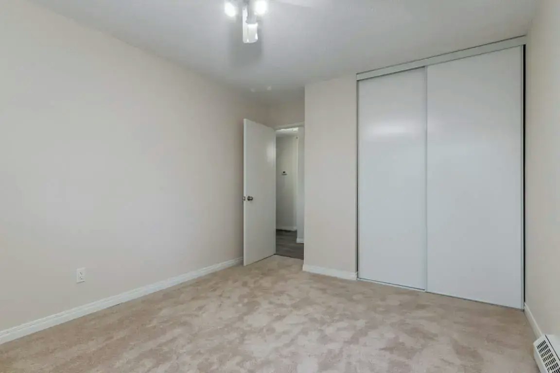 013-8 Hooper Crescent, Edmonton, AB, T5A 4K7 - 23