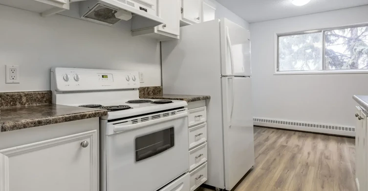 013-8 Hooper Crescent, Edmonton, AB, T5A 4K7 - 2