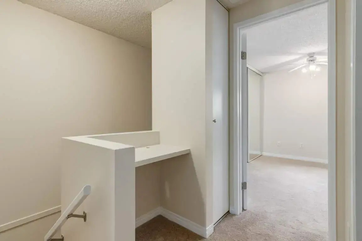 1377-15 Hyndman Crescent NW, Edmonton, AB, T5A 4S5 - 7