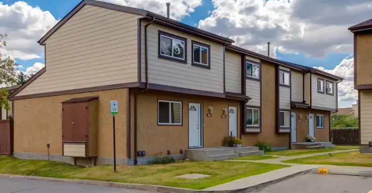 1377-15 Hyndman Crescent NW, Edmonton, AB, T5A 4S5