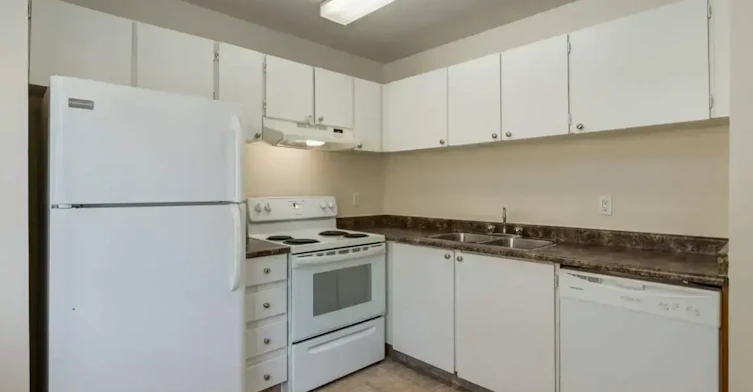 89-15 Hyndman Crescent NW, Edmonton, AB, T5A 4S5 - 2