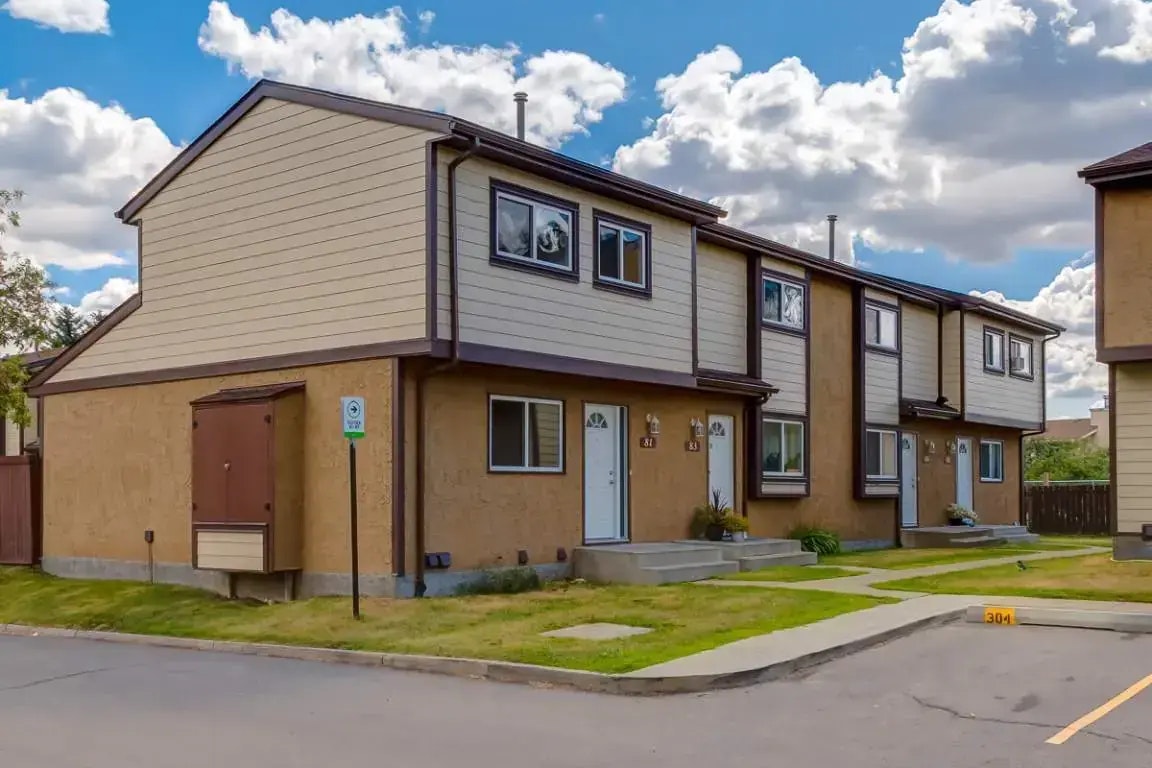 89-15 Hyndman Crescent NW, Edmonton, AB, T5A 4S5