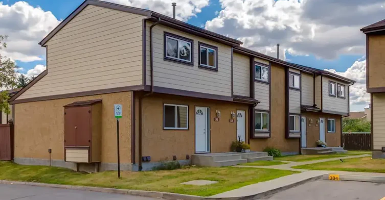 89-15 Hyndman Crescent NW, Edmonton, AB, T5A 4S5