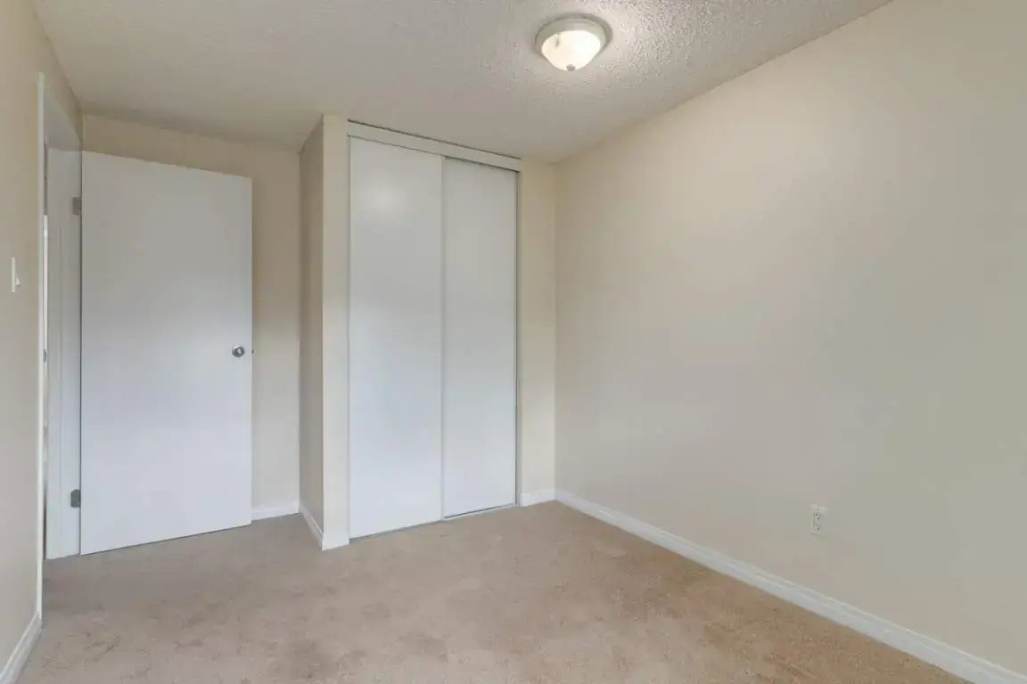 89-15 Hyndman Crescent NW, Edmonton, AB, T5A 4S5 - 9