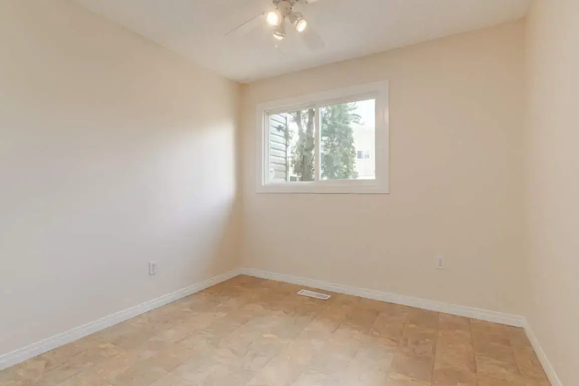 1071-33 Hooke Road NW, Edmonton, AB, T5A 4K5 - 8