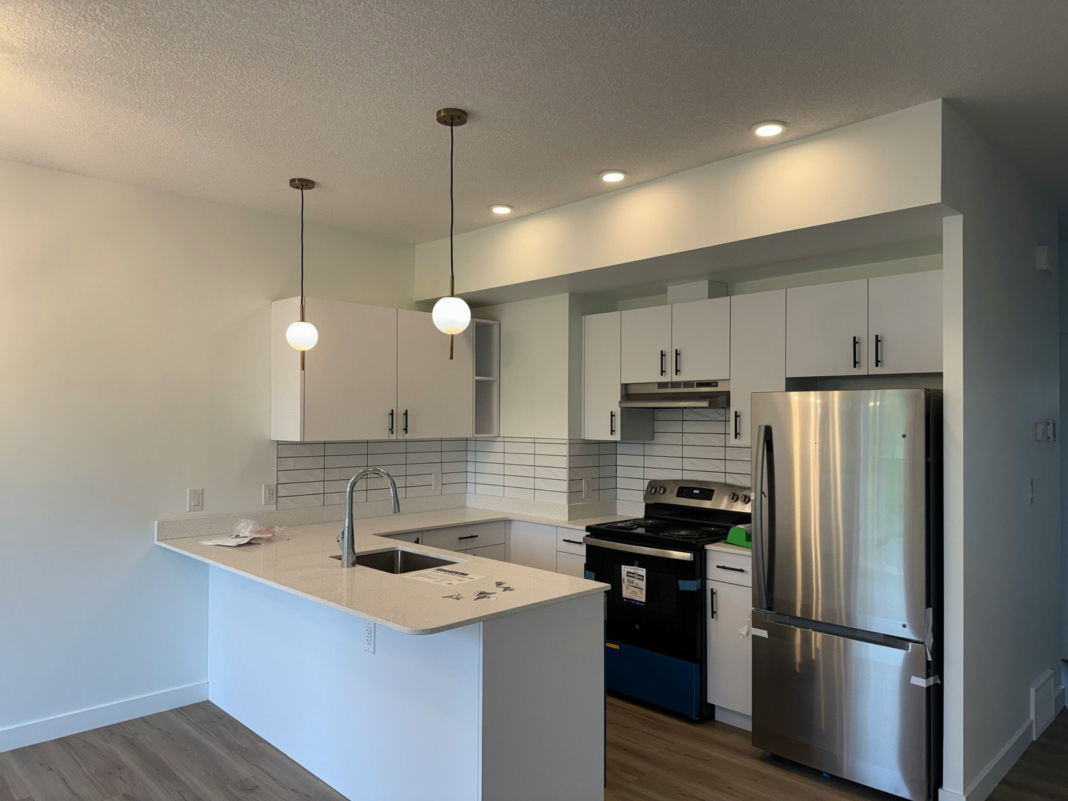 927-33 Hooke Road NW, Edmonton, AB, T5A 4K5 - 2