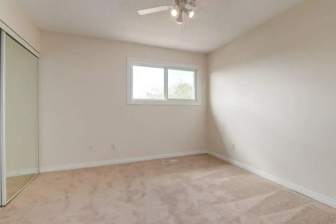 853-33 Hooke Road NW, Edmonton, AB, T5A 4K5 - 10