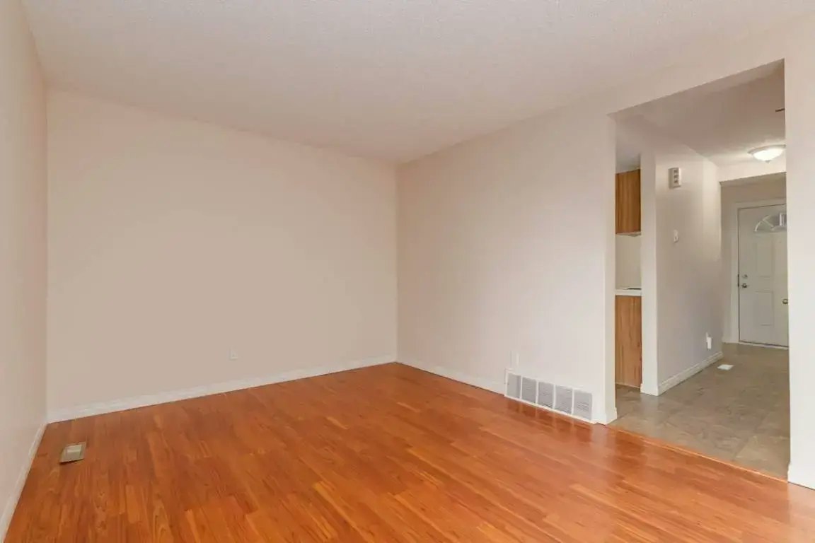 855-33 Hooke Road NW, Edmonton, AB, T5A 4K5 - 4