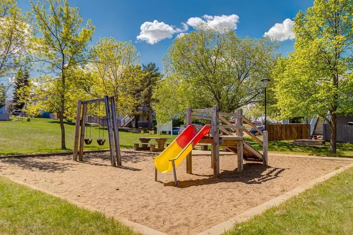 313-391 Huntington Hill NW, Edmonton, AB, T6H 5G1 - 3