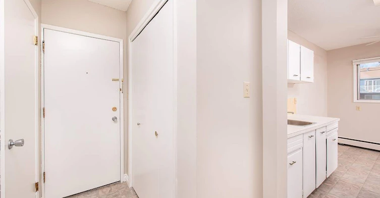 10250 118 Street, Edmonton, AB, T5K 1Y5 - 10