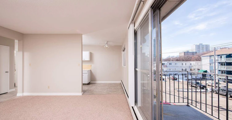 10250 118 Street, Edmonton, AB, T5K 1Y5 - 9