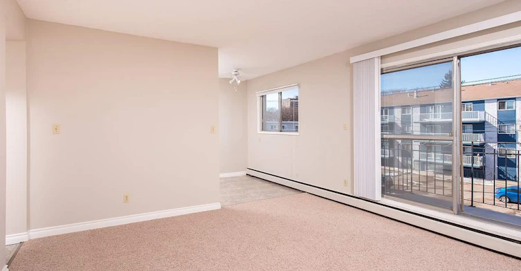 10250 118 Street, Edmonton, AB, T5K 1Y5 - 7