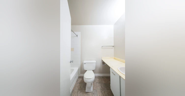 10250 118 Street, Edmonton, AB, T5K 1Y5 - 12