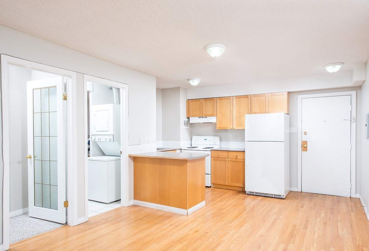 9730 106 Street, Edmonton, AB, T5K 1B7 - 5