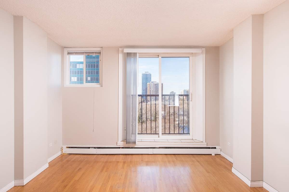 9730 106 Street, Edmonton, AB, T5K 1B7 - 7