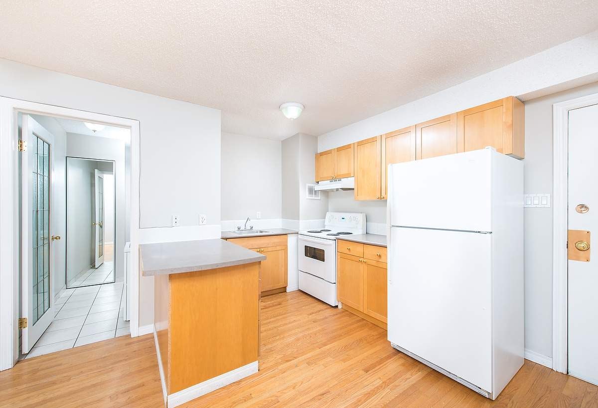 9730 106 Street, Edmonton, AB, T5K 1B7 - 13