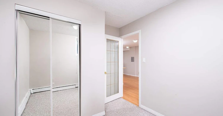 9730 106 Street, Edmonton, AB, T5K 1B7 - 8