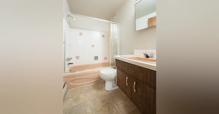 10220 118 Street, Edmonton, AB, T5K 1Y5 - 4