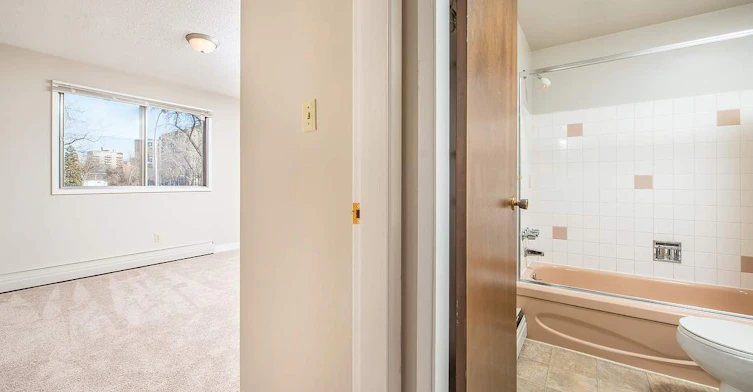 10220 118 Street, Edmonton, AB, T5K 1Y5 - 12
