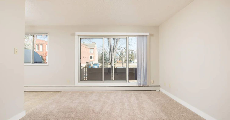 10220 118 Street, Edmonton, AB, T5K 1Y5 - 7