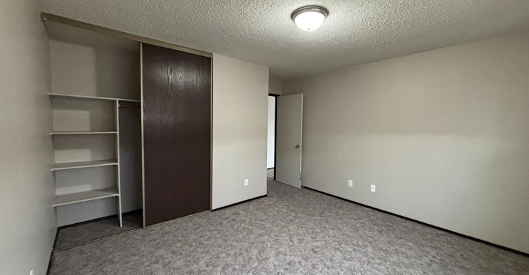 10240 118 Street, Edmonton, AB, T5K 1Y5 - 5