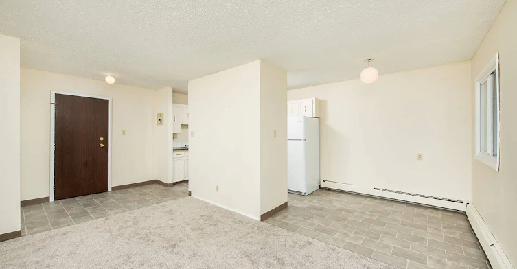 13660 38 Street, Edmonton, AB, T5A 3T5 - 4