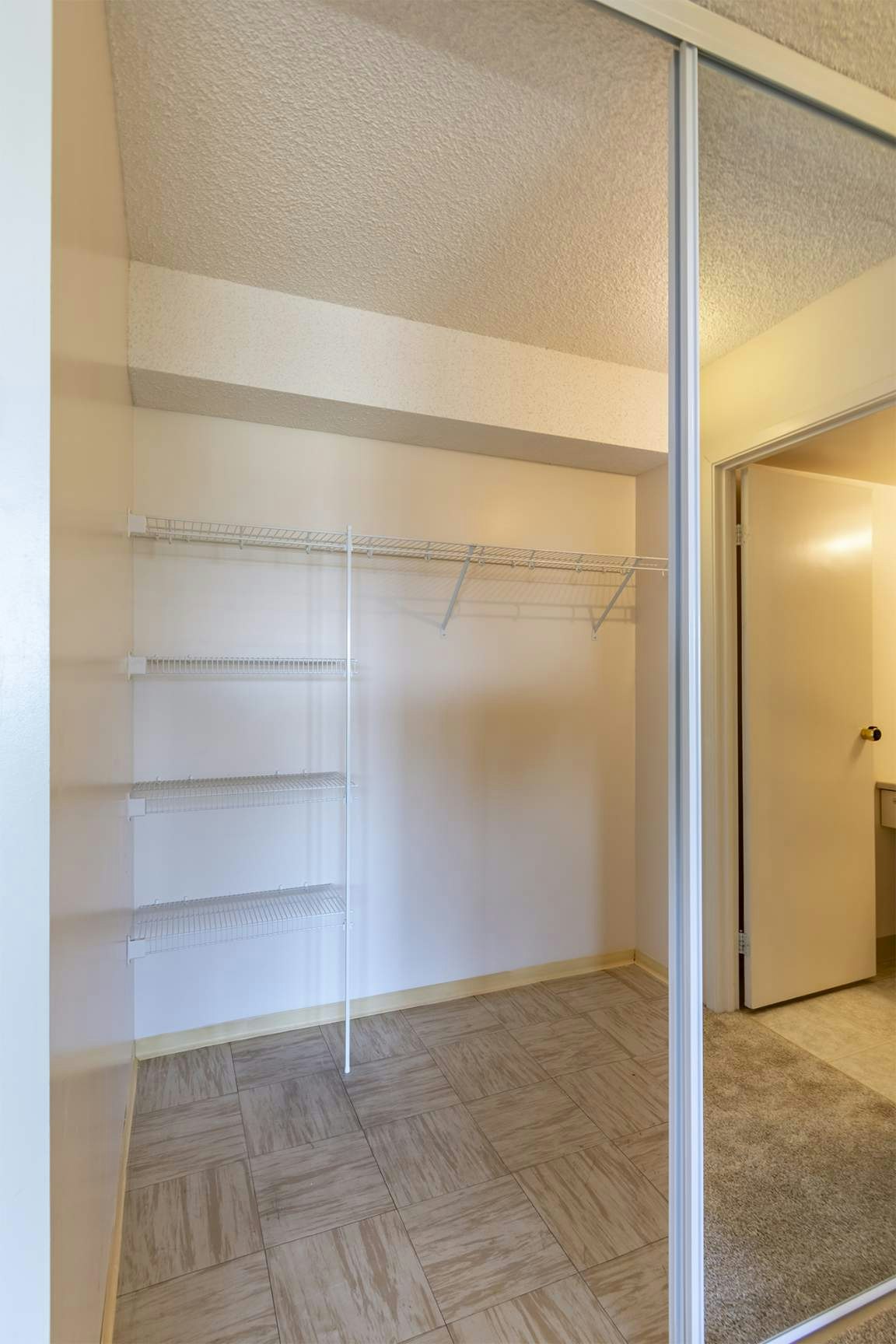 01 - 607-9837 110 Street NW, Edmonton, AB, T5K 2L8 - 26