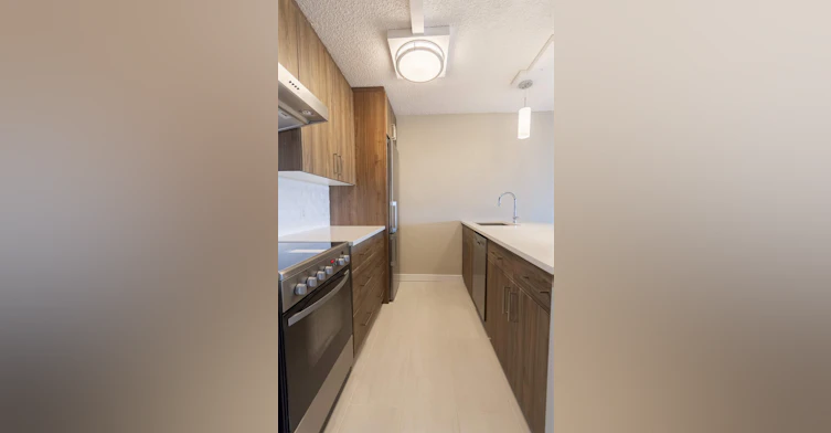 01 - 607-9837 110 Street NW, Edmonton, AB, T5K 2L8 - 8