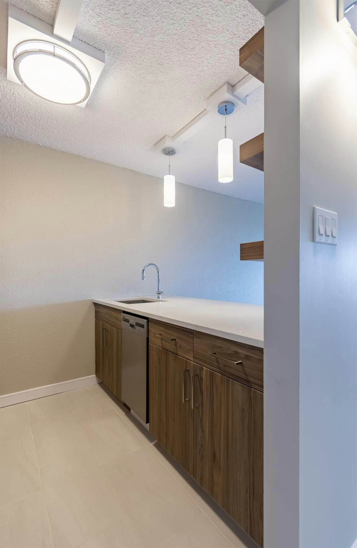 01 - 607-9837 110 Street NW, Edmonton, AB, T5K 2L8 - 9