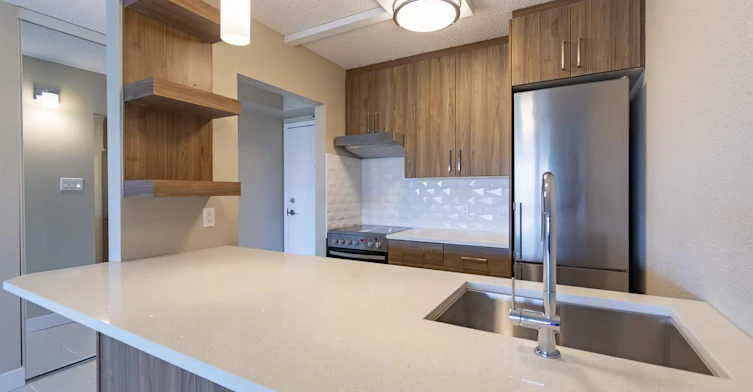 01 - 1009-9837 110 Street NW, Edmonton, AB, T5K 2L8 - 3
