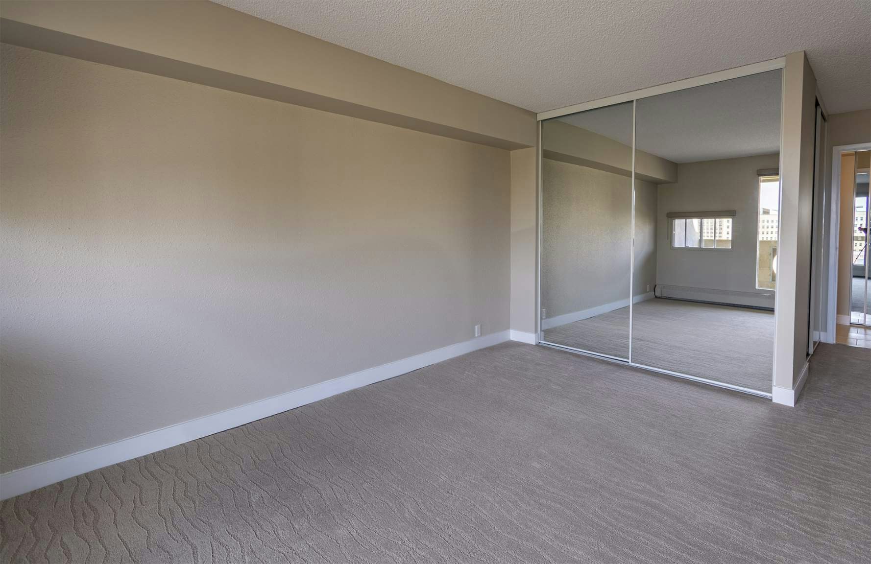 01 - 1009-9837 110 Street NW, Edmonton, AB, T5K 2L8 - 22