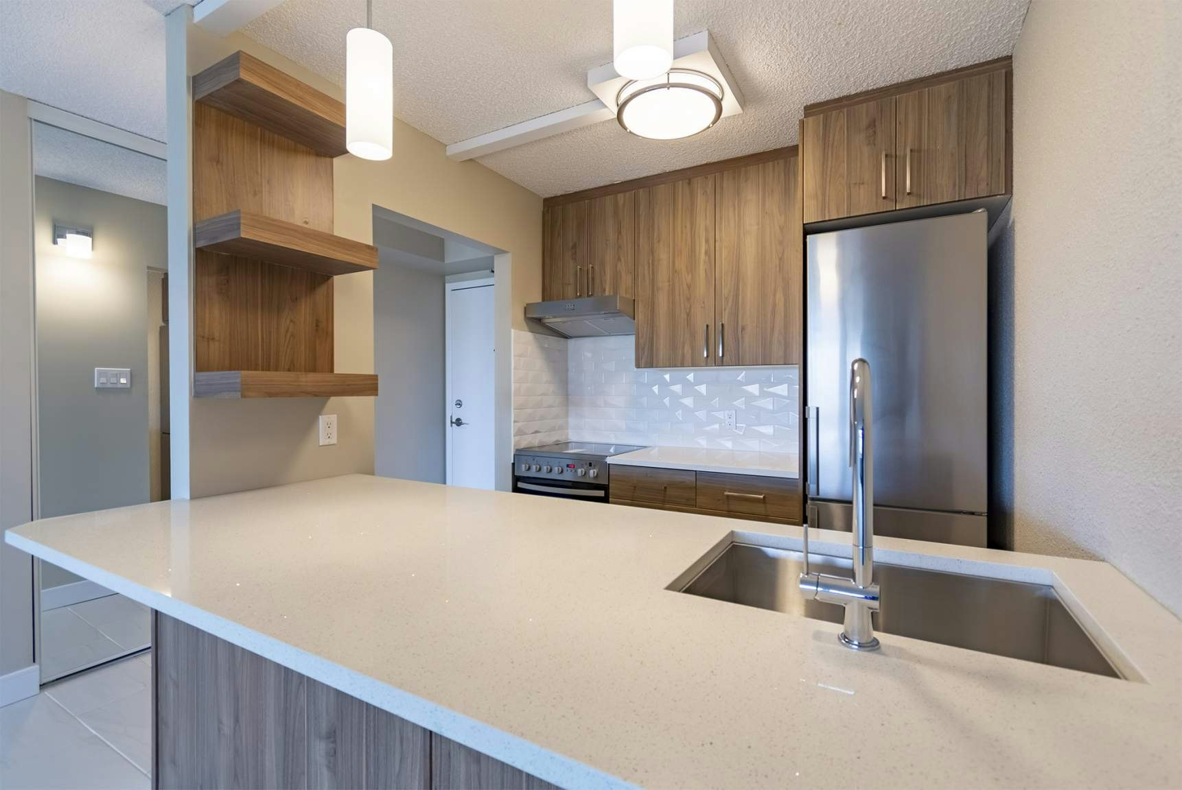 01 - 1001-9837 110 Street NW, Edmonton, AB, T5K 2L8 - 3