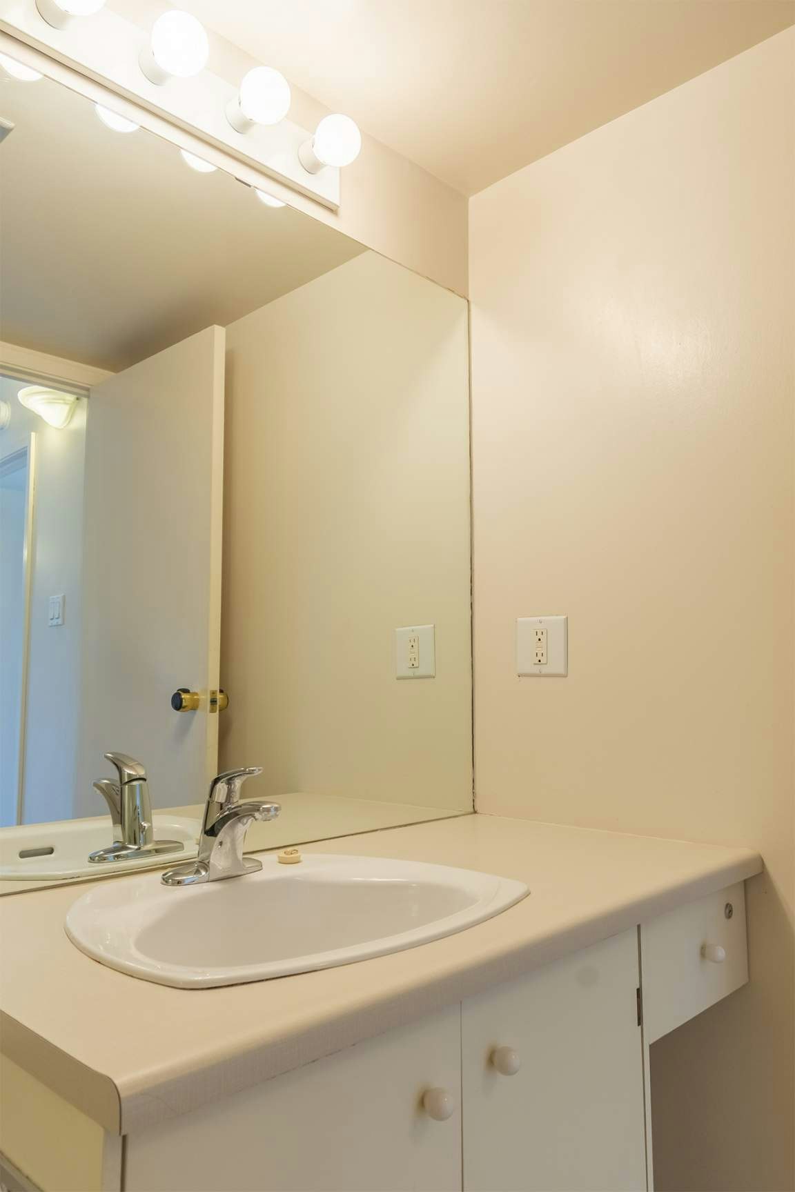 01 - 1001-9837 110 Street NW, Edmonton, AB, T5K 2L8 - 18