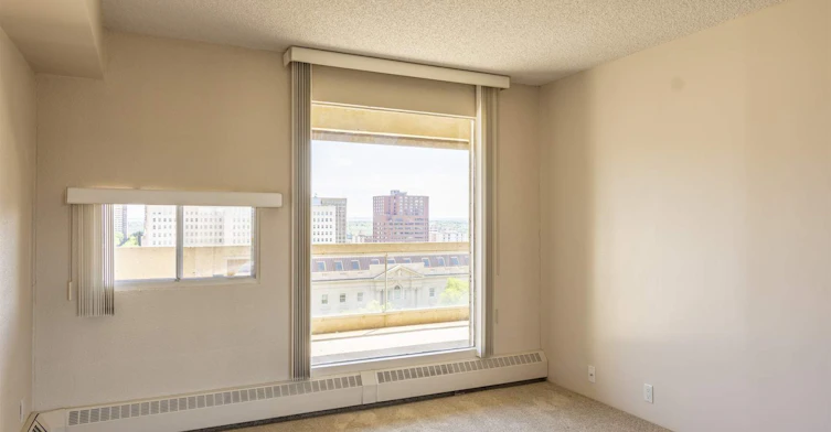 01 - 701-9837 110 Street NW, Edmonton, AB, T5K 2L8 - 24
