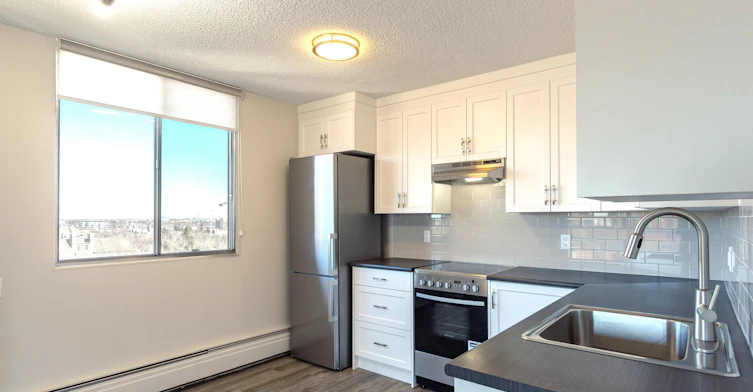01 - 0801-10159 118 Street NW, Edmonton, AB, T5K 2K1 - 5
