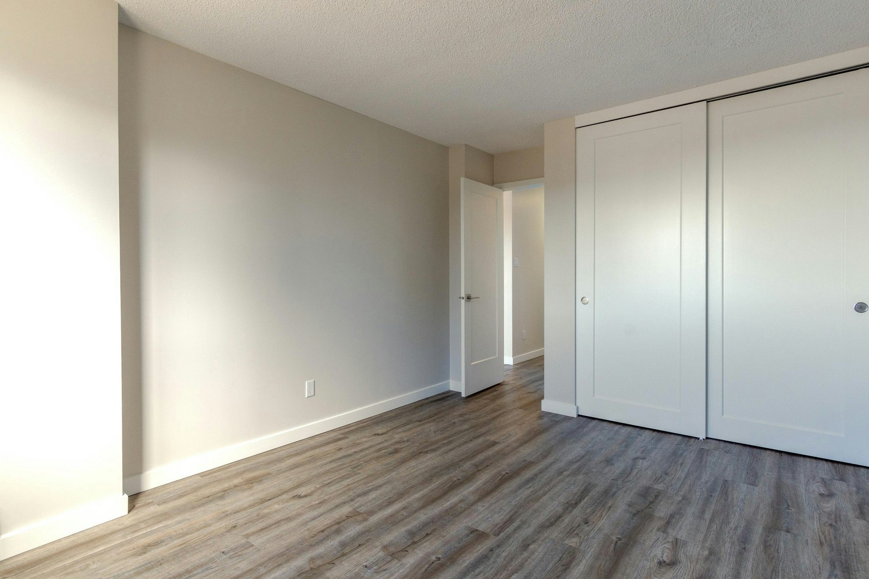 01 - 0801-10159 118 Street NW, Edmonton, AB, T5K 2K1 - 10