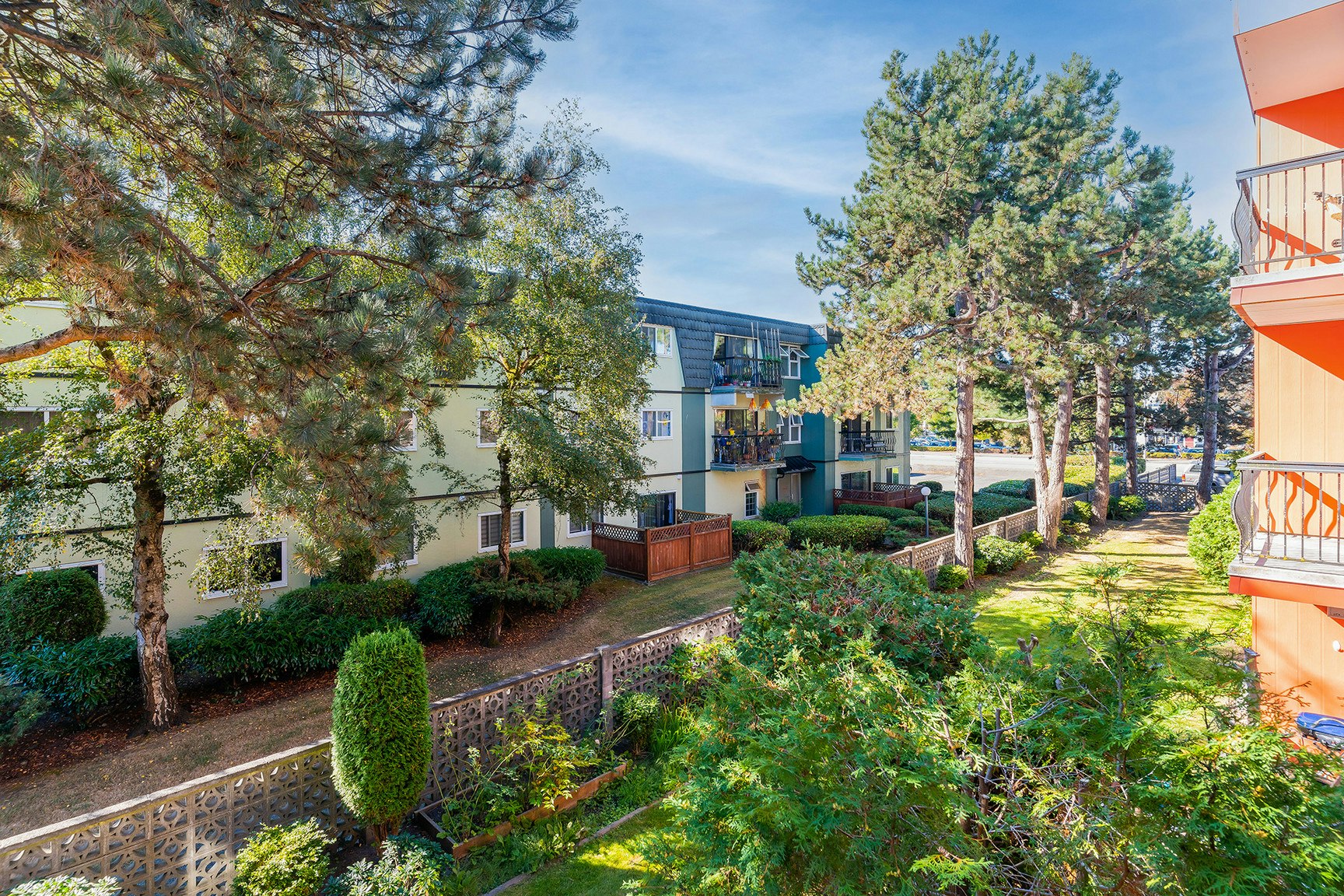 01 - 221-10100 No. 3 Road, Richmond, BC, V7A 1W5