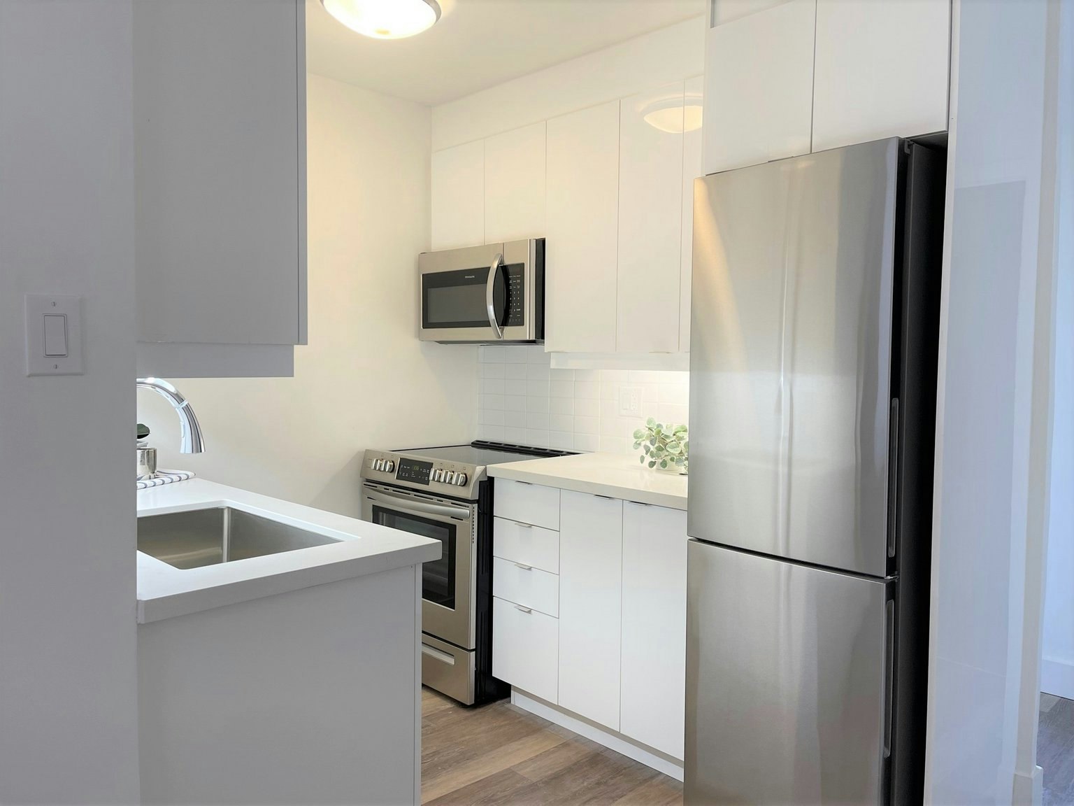 2 Basking Ridge, Toronto, ON, M8Y 1Y4 - 3