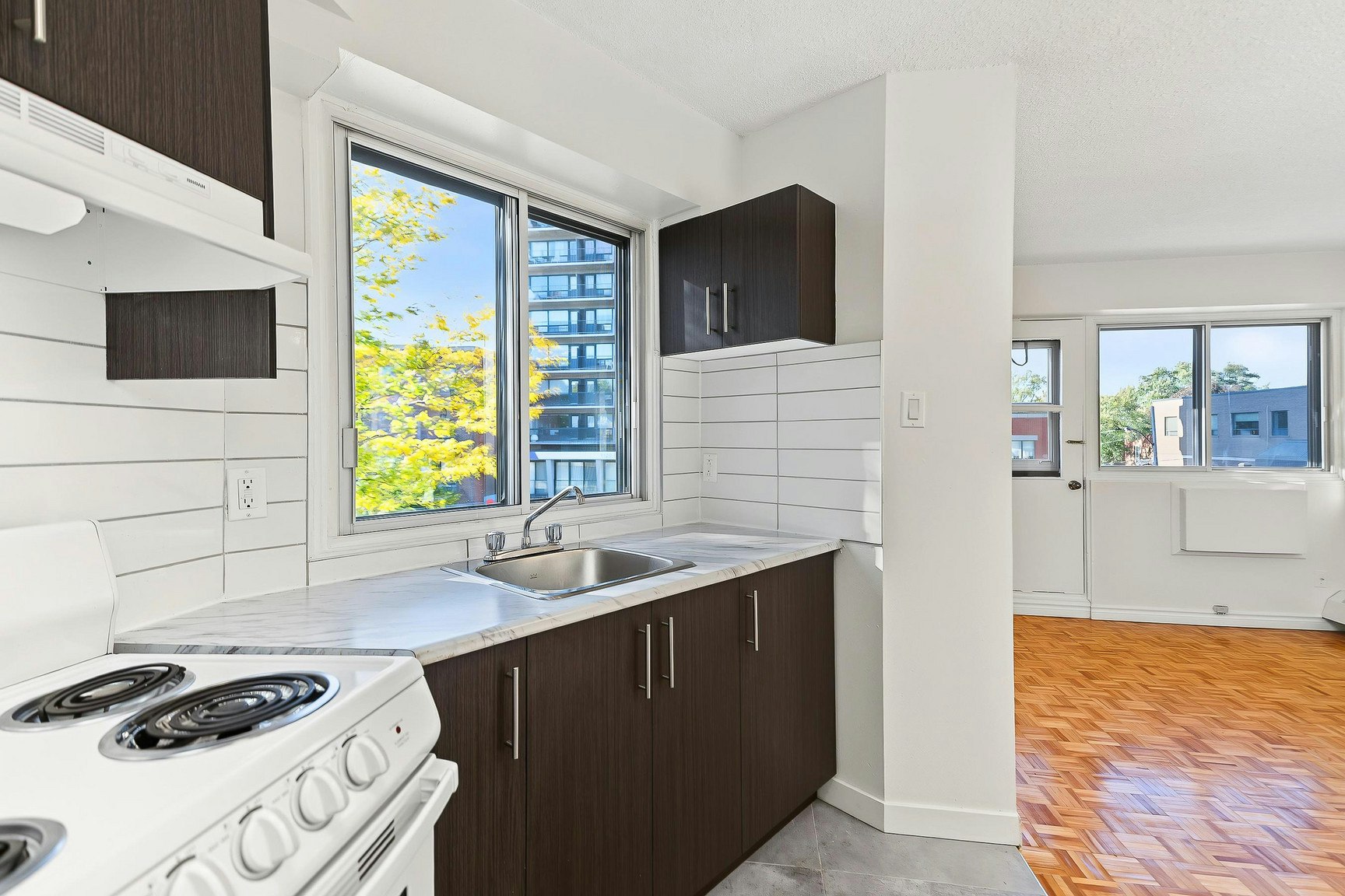 301-5450 Queen Mary Chemin, Montréal, QC, H3X 3V3 - 3