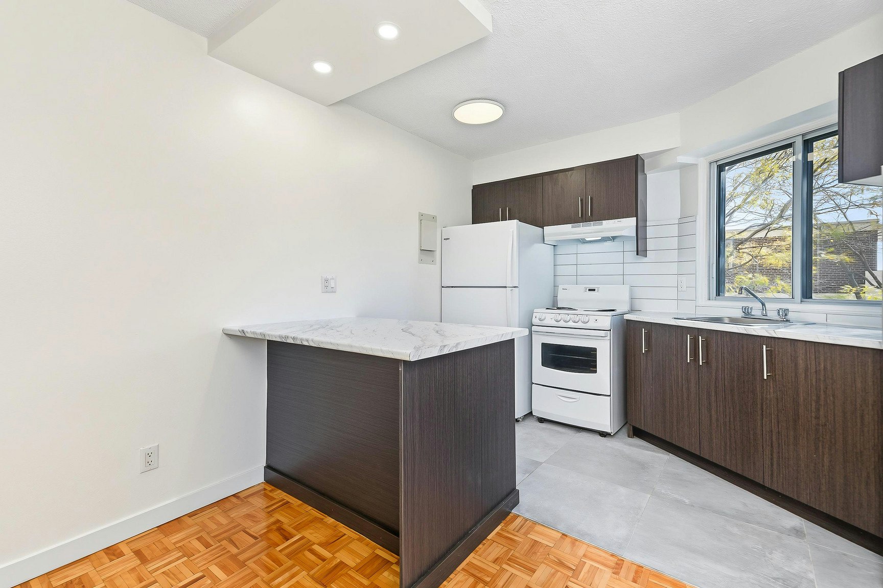 301-5450 Queen Mary Chemin, Montréal, QC, H3X 3V3