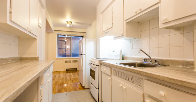 605E-6920 Fielding, Montréal, QC, H4V 1P5 - 2