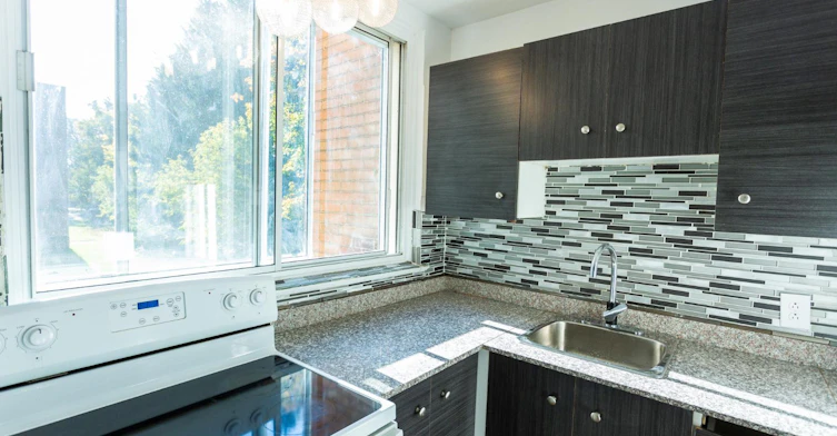 202B-6001 De La Côte Saint Luc Chemin, Montréal, QC, H3X 2G4 - 2