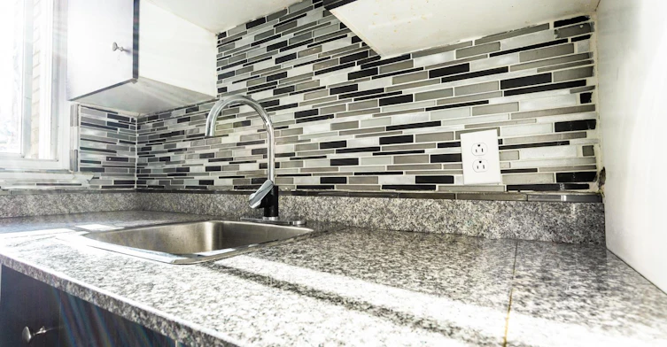 202B-6001 De La Côte Saint Luc Chemin, Montréal, QC, H3X 2G4 - 3