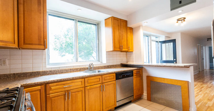 209A-6001 De La Côte Saint Luc Chemin, Montréal, QC, H3X 2G4 - 3