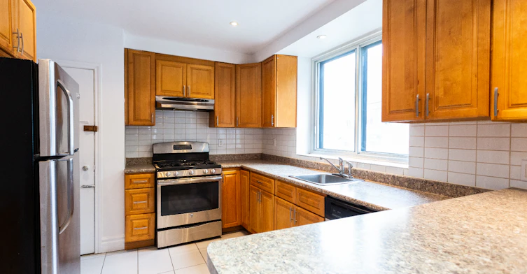 209A-6001 De La Côte Saint Luc Chemin, Montréal, QC, H3X 2G4 - 2