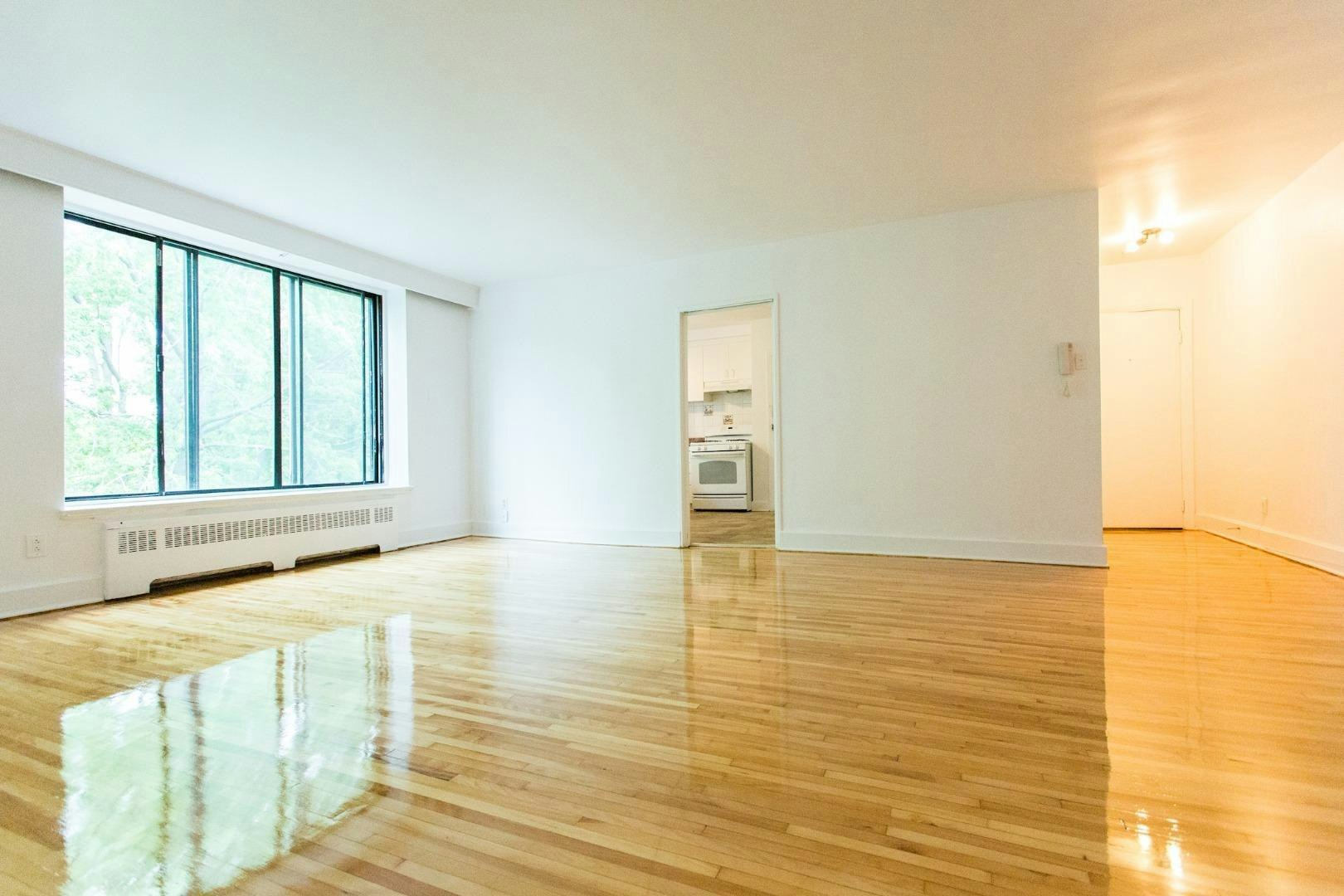 210A-6001 De La Côte Saint Luc Chemin, Montréal, QC, H3X 2G4